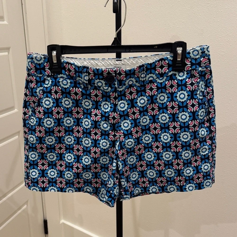 Crown & Ivy Blue and Pink Geometric Women's Shorts